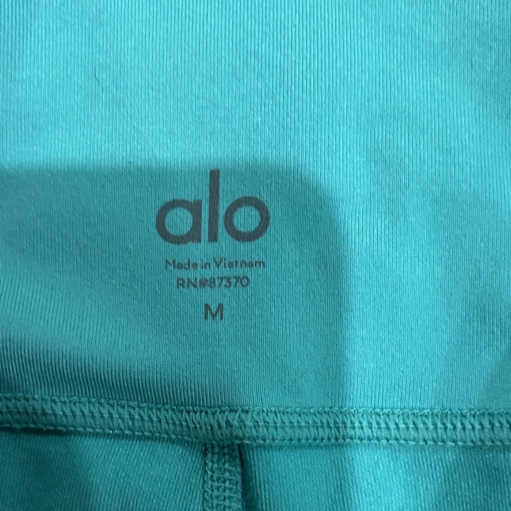 ALO Yoga Women's Teal Bike Shorts size Med - Picture 4 of 5